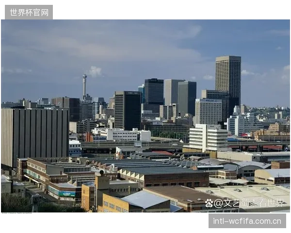 东道主墨西哥将利用高原主场之利，其独特的地理环境或将成为限制南非队体能发挥的关键变量。